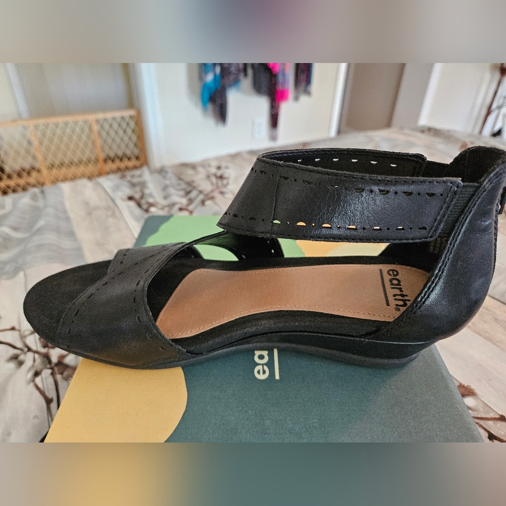 Earth Sandals - Picture 3 of 4